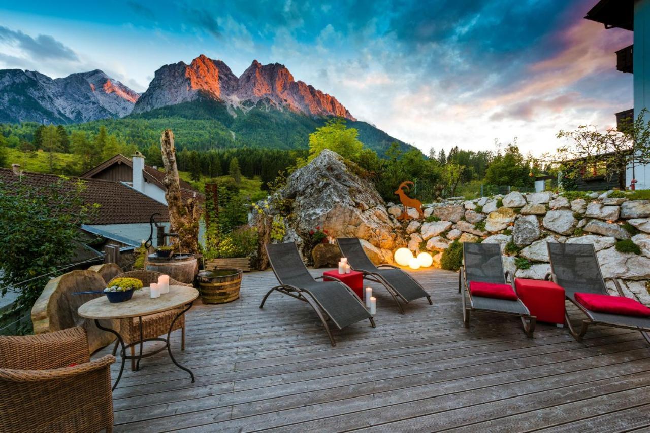 גראינאו Bayern Resort Hotel - Adults Only - Mit Zugspitzblick - Eibsee-Naehe - Wellnessbereich - Naturpool Im Sommer מראה חיצוני תמונה