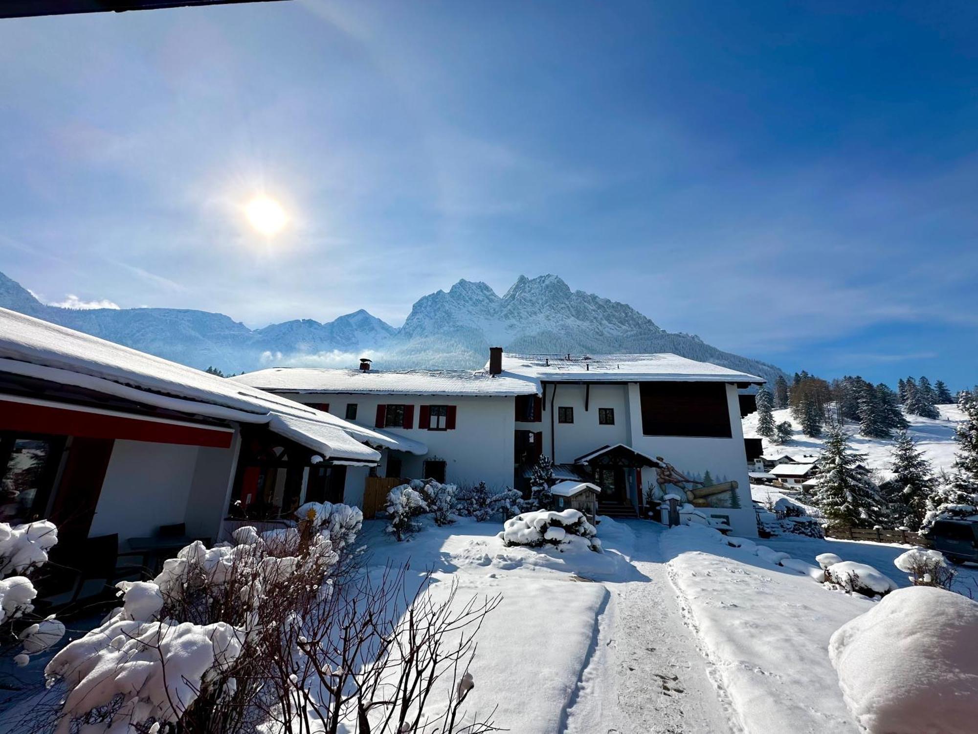גראינאו Bayern Resort Hotel - Adults Only - Mit Zugspitzblick - Eibsee-Naehe - Wellnessbereich - Naturpool Im Sommer מראה חיצוני תמונה