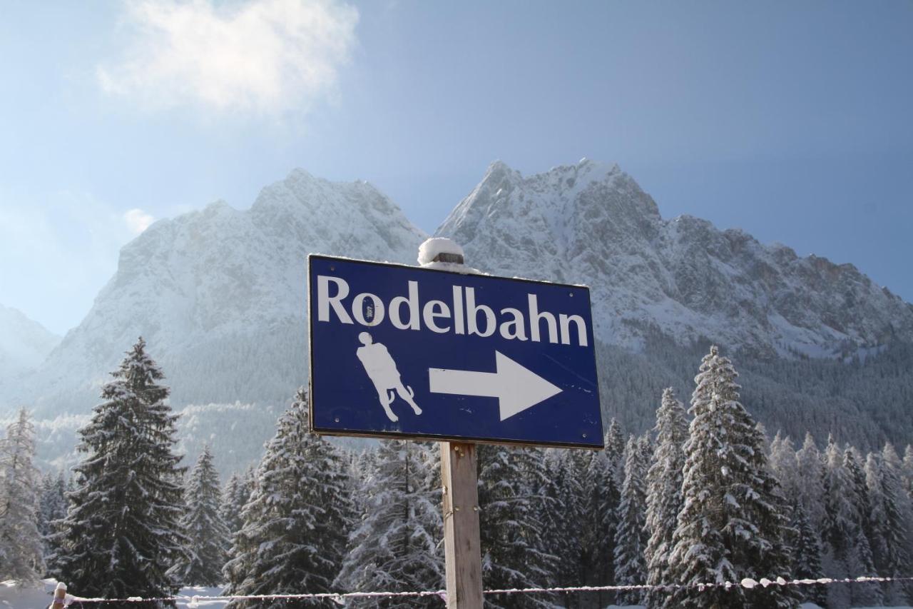 גראינאו Bayern Resort Hotel - Adults Only - Mit Zugspitzblick - Eibsee-Naehe - Wellnessbereich - Naturpool Im Sommer מראה חיצוני תמונה