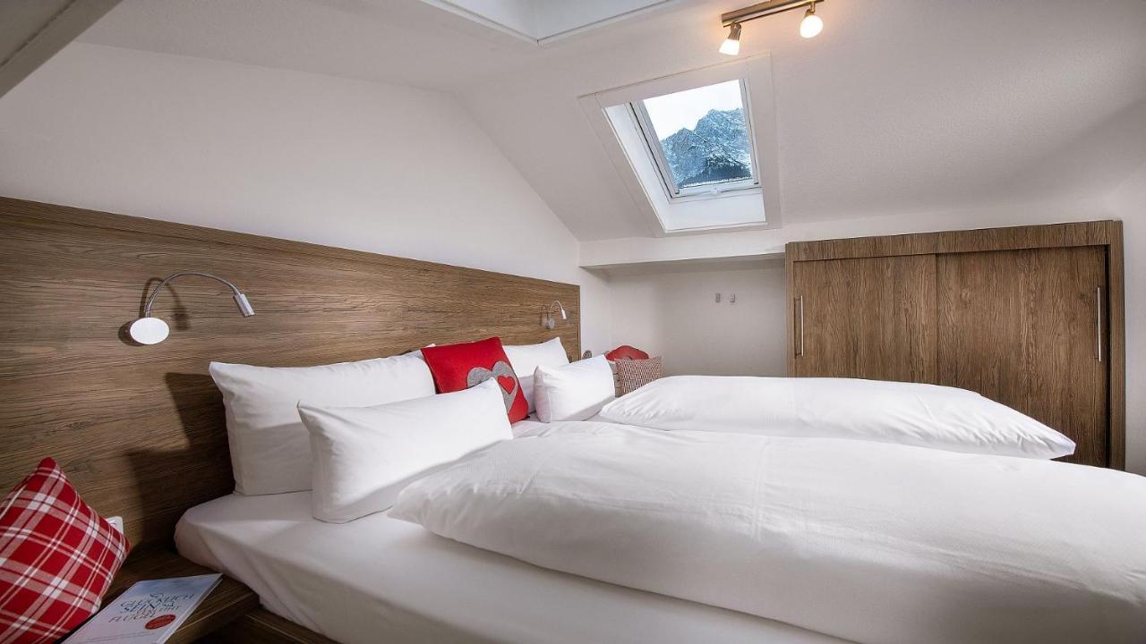 גראינאו Bayern Resort Hotel - Adults Only - Mit Zugspitzblick - Eibsee-Naehe - Wellnessbereich - Naturpool Im Sommer מראה חיצוני תמונה